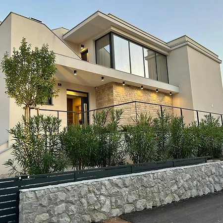 Luxury Sea View With Pool & Villa Kornić